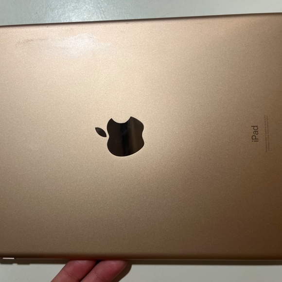 Apple iPad 8th Generation 128 GB in Rose Gold - Picture 6 of 13